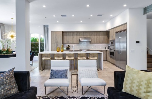 Historic Tennis Club Condo | Vista Montaña - Beautiful downtown townhome!