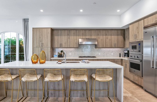 Historic Tennis Club Condo | Vista Montaña - Beautiful downtown townhome!