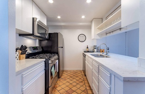 Hollywood House | Walk 2 Hollywood Bowl Modern Loft Indoor Parking