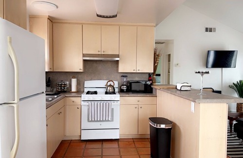 Eastside House | Walk To E. Beach 2 Bed,1 Ba @ CocoVillaSb Rentals 30/Ngt Minimum
