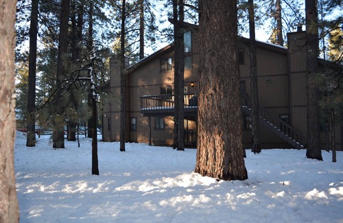 Summit Estates Condo | Walk to Snow Summit 3b 2b condo WiFi Sleeps 8
