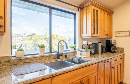 Cardiff-by-the-Sea House | Walk to the Beach/Rooftop Deck with Views/7 beds- 2 Kings/A/C