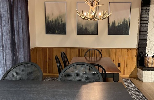 Cedar Glen Cabin | Walking distance to the lake & village. Hot tub
