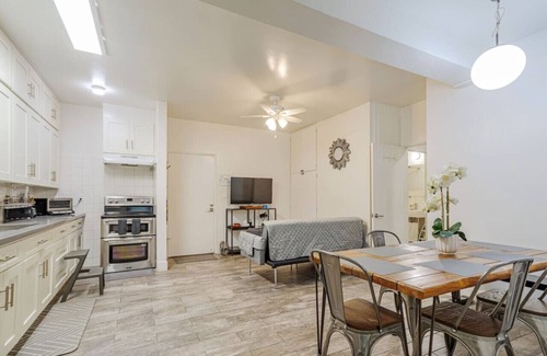 Westwood Condo | Westwood UCLA 2BR/1BA Cozy Condo w Amenities