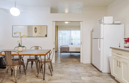 Westwood Condo | Westwood UCLA 2BR/1BA Cozy Condo w Amenities