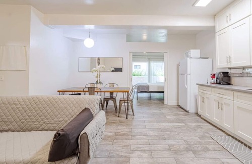 Westwood Condo | Westwood UCLA 2BR/1BA Cozy Condo w Amenities