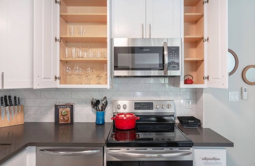 Westwood Apartment | Westwood/UCLA walkable 1BR w/Gym, next to village, shopping by Blueground