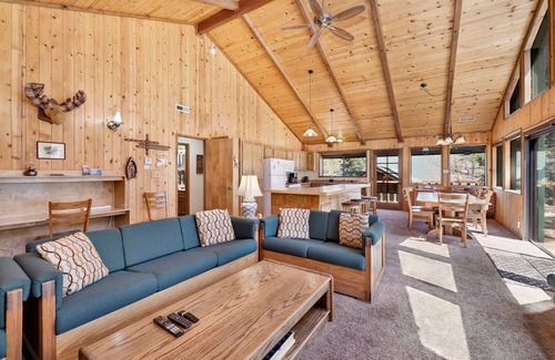 Upper Moonridge Cabin | Wodehouse Mountain Family Retreat at Big Bear Lake