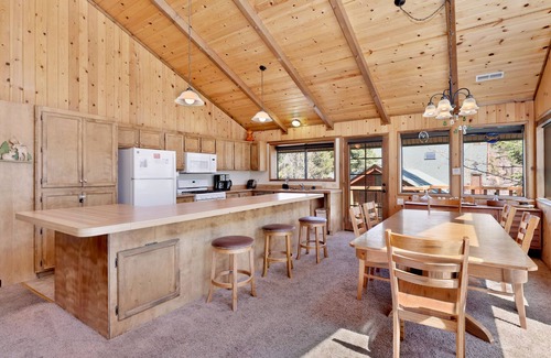 Upper Moonridge Cabin | Wodehouse Mountain Family Retreat at Big Bear Lake