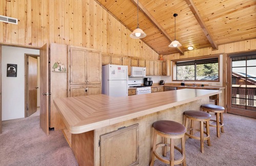 Upper Moonridge Cabin | Wodehouse Mountain Family Retreat at Big Bear Lake