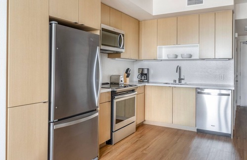 Ralph Bunche Apartment | Wonderful Oakland 1BR w/Gym & A/C, nr BART & Nightlife, by Blueground