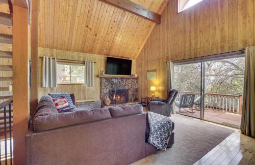 Lake Arrowhead House | Woodsy Lake Arrowhead Cabin with Fire Pit Table