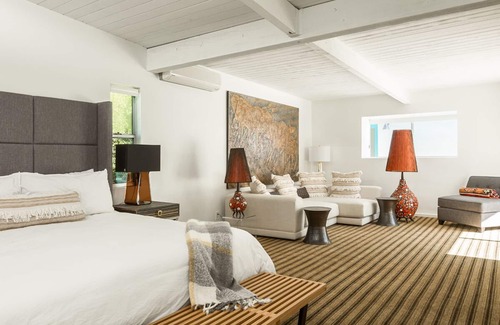 Vista Las Palmas House | Your Mid-Century Oasis in Palm Springs Awaits!