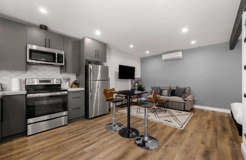 Woodland Hills House | ৎ୭ Clarendon Hideaway ৎ୭