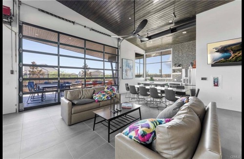 Fontana Condo | 0 Formal 🍳 or 🛋️~Downstairs Suite~2022 Built~Multiple HOA🏞️~Monthly~讲中文
