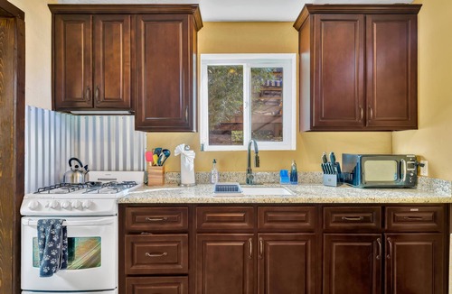 Idyllwild House | 1/2 acre fenced Dog&Kiddo Paradise 3rd Bdrm Option Fire Pit Sky Deck Town Close