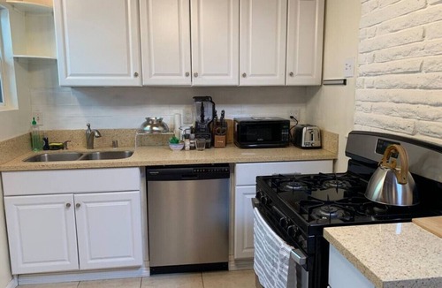 East Manhattan Beach Apartment | 1.3M To Beach | Close To LAX & Park | Pets #1