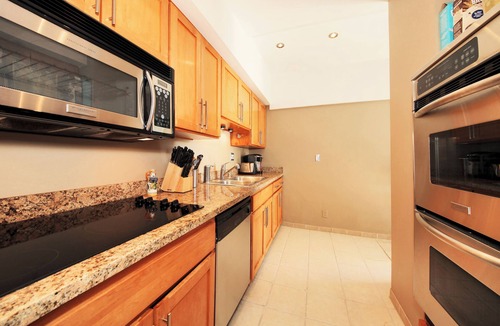 Hollywood Hills Condo | 1 BD/HWD HILLS/ENTOURAGE & RAY DONOVAN CONDO /STUNNING VIEWS/FT FRM RUNYON HIKE