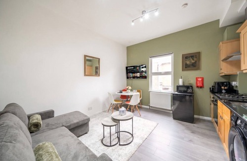 Frognal and Fitzjohns Apartment | 1-Bed Flat Sleeps 4 · Walk to Finchley Road Tube · Swiss Cottage