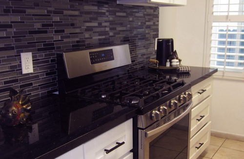 La Brea Apartment | 1-bedroom 1 bathroom apartment in awesome, safe, quiet