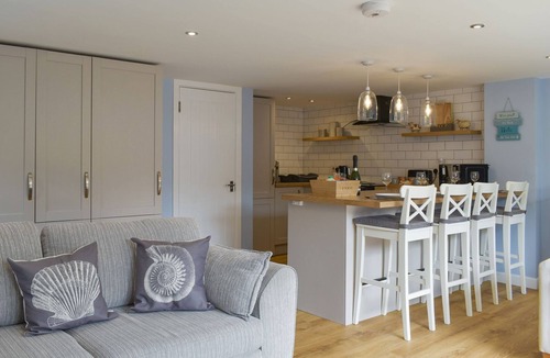 Barton-on-Sea Cottage | 1 bedroom accommodation in Barton-on-Sea, near New Milton