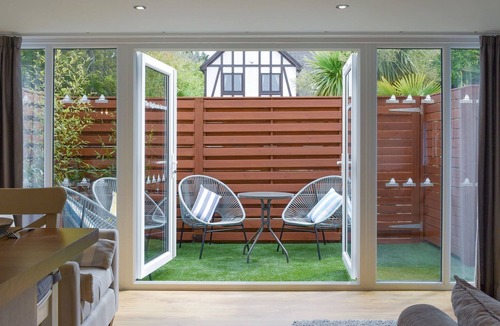Barton-on-Sea Cottage | 1 bedroom accommodation in Barton-on-Sea, near New Milton
