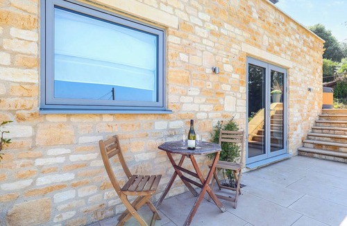 Inchbrook Apartment | 1 bedroom accommodation in Stroud