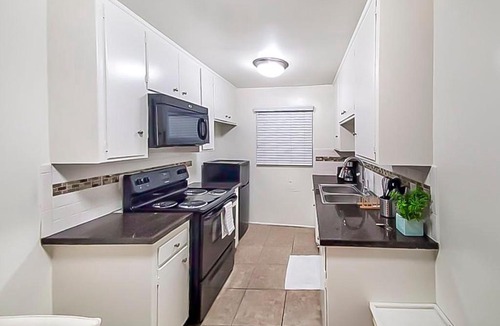 Studio City Apartment | 1 Bedroom Apartment in LA near Universal Studios