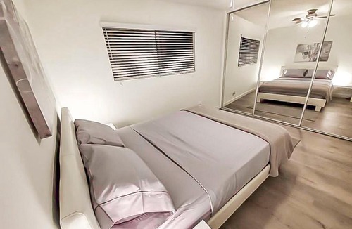 Studio City Apartment | 1 Bedroom Apartment in LA near Universal Studios