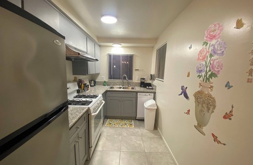 Alhambra Apartment | 1-bedroom apartment with WiFi, AC/pet family friendly/private parking