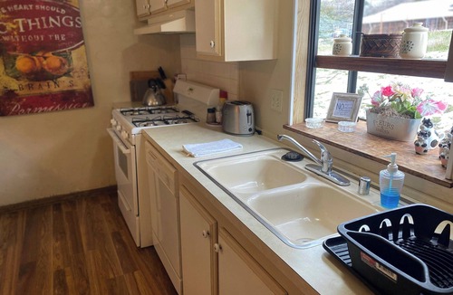 Squaw Valley Apartment | 1 Bedroom, Full Chef’s Kitchen, Living Room, Entire Private Porch near Kings/Seq