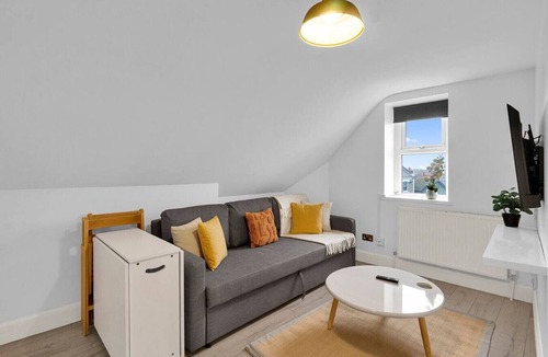 Balham Apartment | 1-Bedroom in the Heart of Balham –Sleeps 3