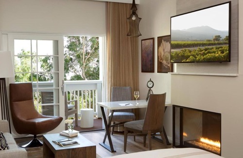 Napa Hotel | 1-Bedroom Suite at a 4⭐️ Hotel