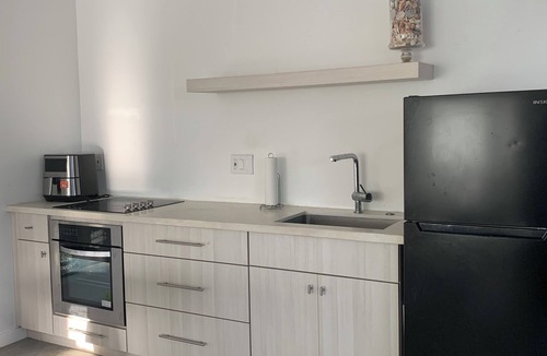 Altadena House | 1-bedroom vacation home just 21 minutes from Hollywood Boulevard