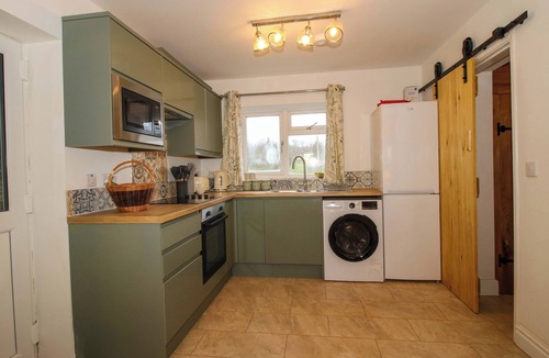 Great Witley Cottage | 1 DINGLE COTTAGE, pet friendly, with open fire in Great Witley