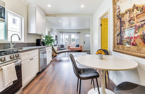 Downtown Los Angeles Apartment | 1 Mi to Dtwn LA: Artist's Retreat w/Zen Garden