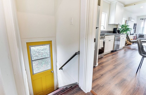 Downtown Los Angeles Apartment | 1 Mi to Dtwn LA: Artist's Retreat w/Zen Garden