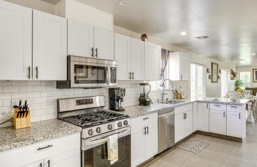 Bakersfield House | 1 Mi to Rabobank Arena Home with Gazebo!