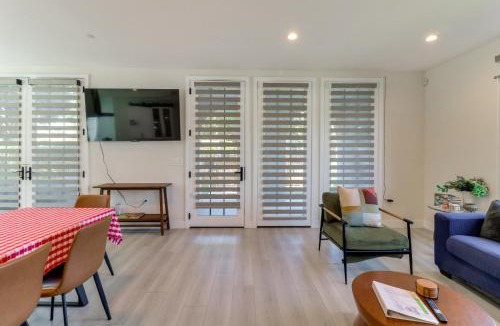 Pasadena House | 1 Mi to Rose Bowl Pasadena Home with Fenced Yard!