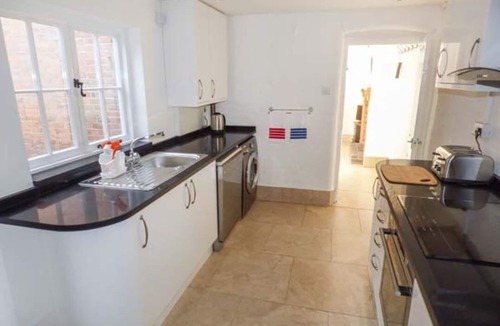 Upton upon Severn House | 1 Willow Cottage, Upton Upon Severn