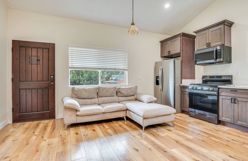 Rosemead Cottage | 10 Mi to Dtwn LA: Cat-Friendly Rosemead Cottage