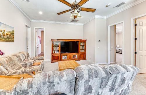 Alessandro Heights Apartment | 10 Mi to Dtwn Riverside Triplex with Pool