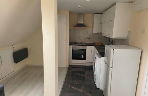 Broad Green Apartment | 10 min. to Wimbledon and 10 min. to East Croydon station Self contained flat