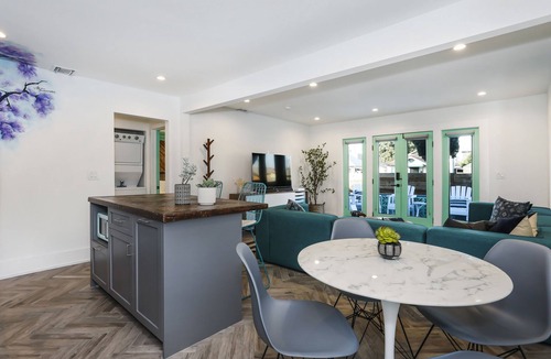 Park Mesa Heights Apartment | 10 mins from So Fi Stadium, Wi-Fi, bbq area, patios, Safety, views, parking