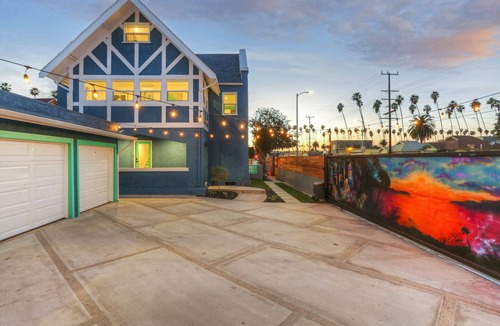 Park Mesa Heights Apartment | 10 mins from So Fi Stadium, Wi-Fi, bbq area, patios, Safety, views, parking