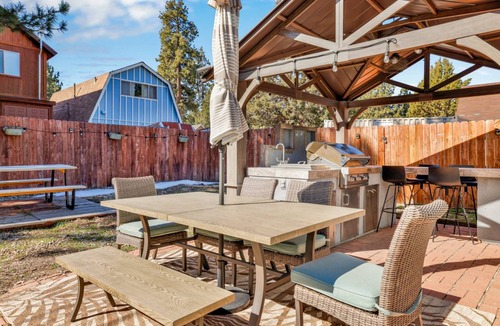 Big Bear City Cabin | 100 m² Cabin ∙ 2 bedrooms ∙ 6 guests