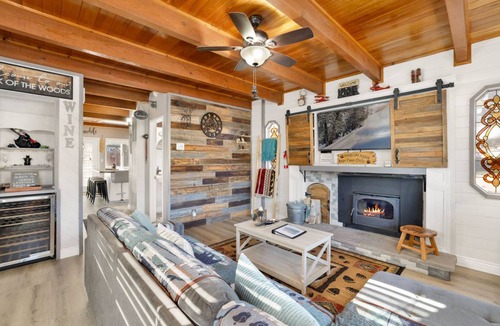 Big Bear City Cabin | 100 m² Cabin ∙ 2 bedrooms ∙ 6 guests