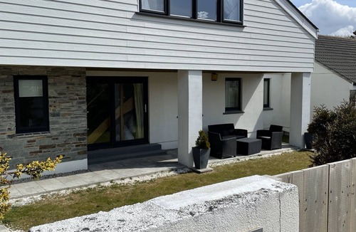 Harlyn House | 100 steps away from beautiful Harlyn Bay Beach!