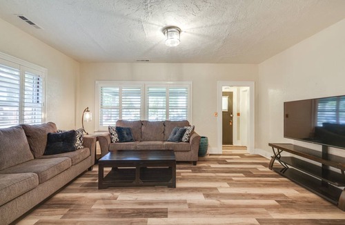 Turlock Cottage | 102 m² Cabin ∙ 2 bedrooms ∙ 5 guests
