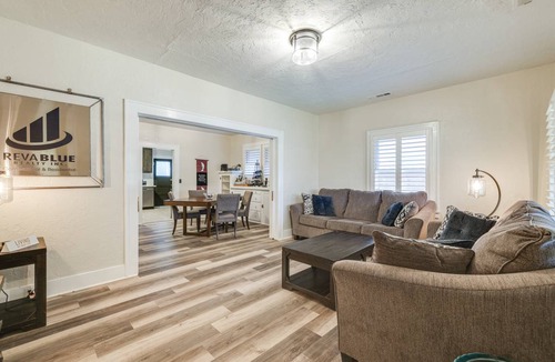 Turlock Cottage | 102 m² Cabin ∙ 2 bedrooms ∙ 5 guests